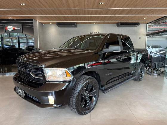 RAM CLASSIC 5.7 V8 GASOLINA LARAMIE NIGHT EDITION CD 4X4 AUTOMÁTICO